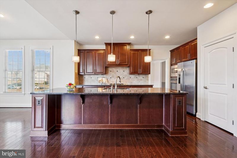 42159 Tecumseh Hills Dr, Chantilly, VA 20152