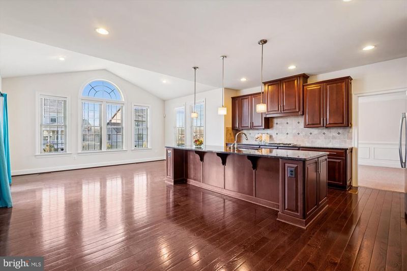 42159 Tecumseh Hills Dr, Chantilly, VA 20152