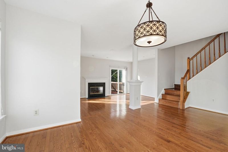 45563 Whitcomb Sq, Sterling, VA 20166