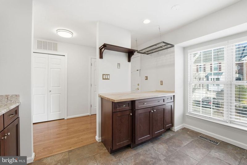 45563 Whitcomb Sq, Sterling, VA 20166