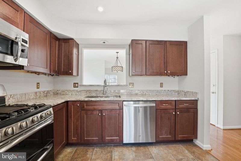 45563 Whitcomb Sq, Sterling, VA 20166