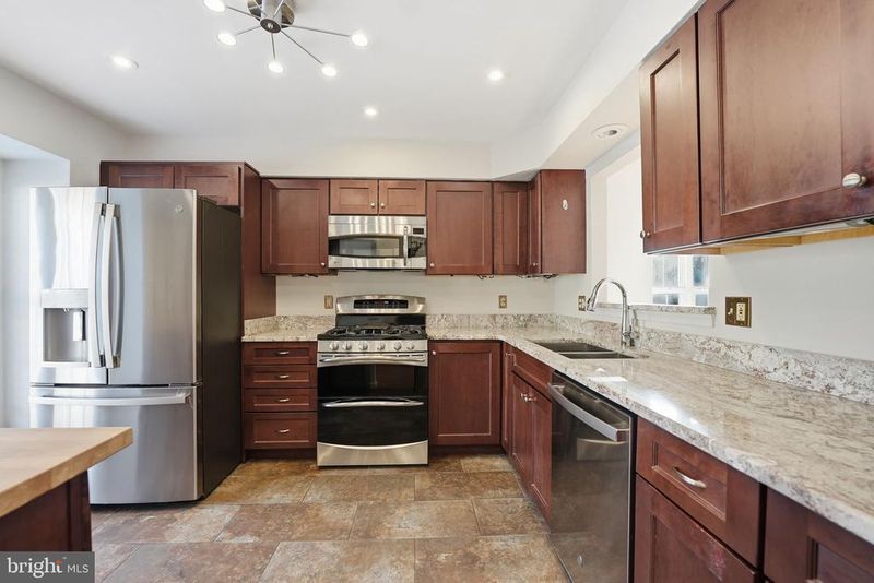 45563 Whitcomb Sq, Sterling, VA 20166