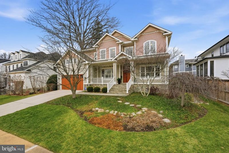 6607 31st St N, Arlington, VA 22213