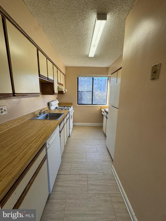 4717 1st St SW #303, Washington, DC 20032