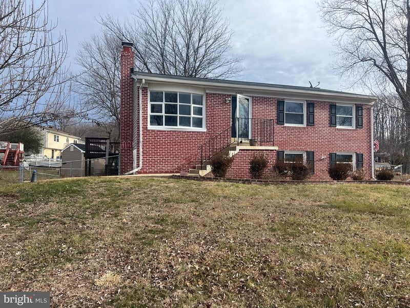 13909 Mattapony Dr, Woodbridge, VA 22193