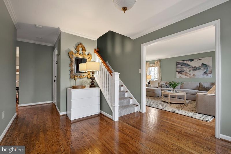 6027 Redwood Ln, Alexandria, VA 22310