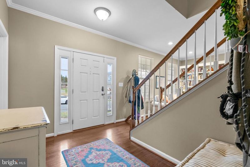 35507 Saint James Dr, Round Hill, VA 20141