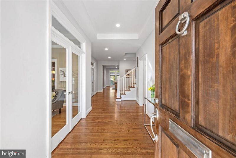 5608 Warwick Pl, Chevy Chase, MD 20815