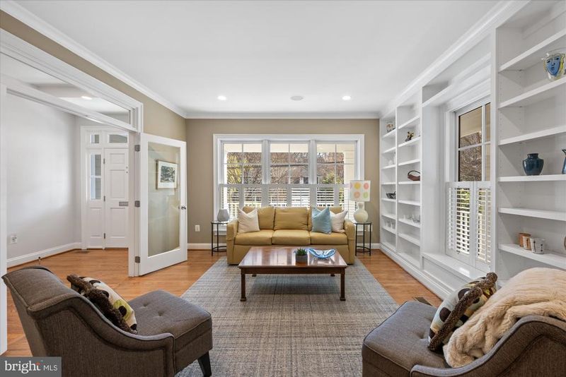 5608 Warwick Pl, Chevy Chase, MD 20815
