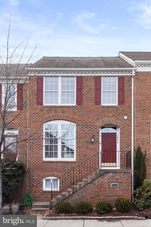20395 Charter Oak Dr, Ashburn, VA 20147