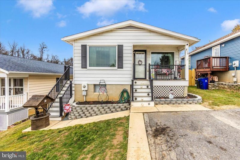 816 E E St, Brunswick, MD 21716