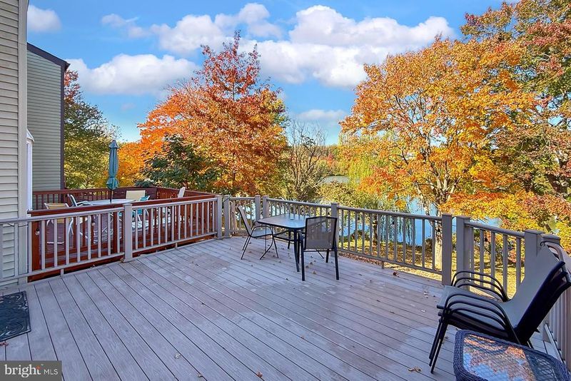 2938 Bridgehampton Ct, Falls Church, VA 22042