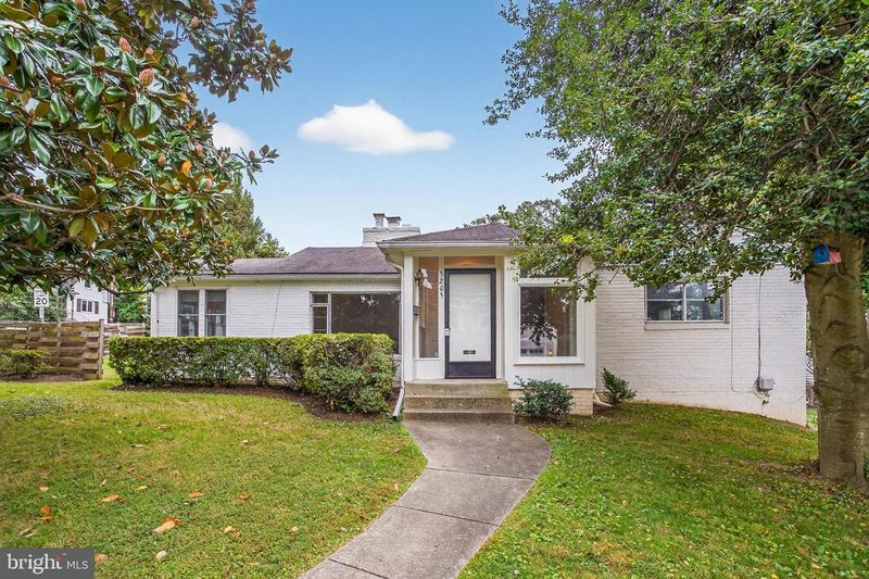 5205 Saratoga Ave, Chevy Chase, MD 20815