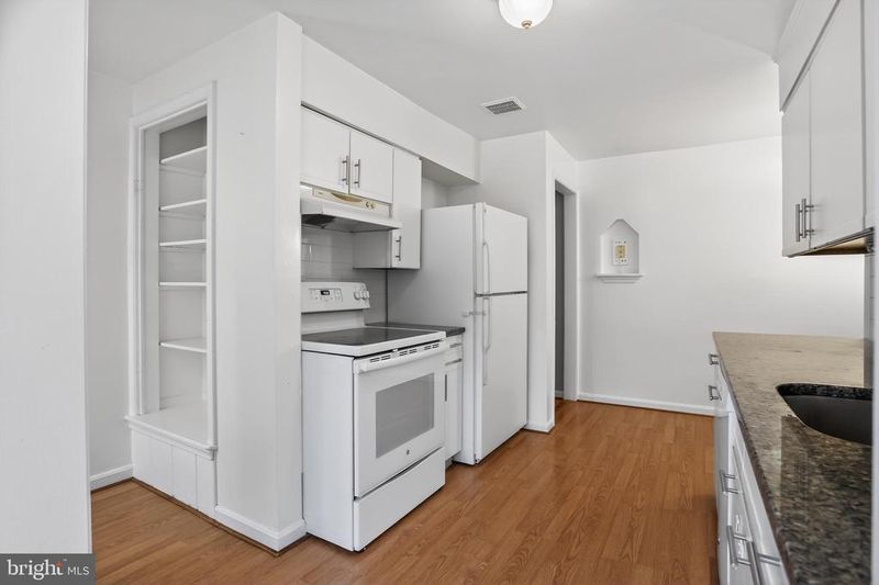 5205 Saratoga Ave, Chevy Chase, MD 20815