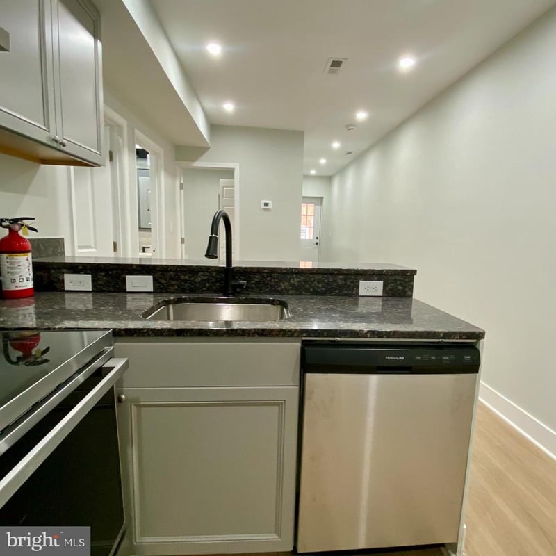 3701 9th St NW #1, Washington, DC 20010