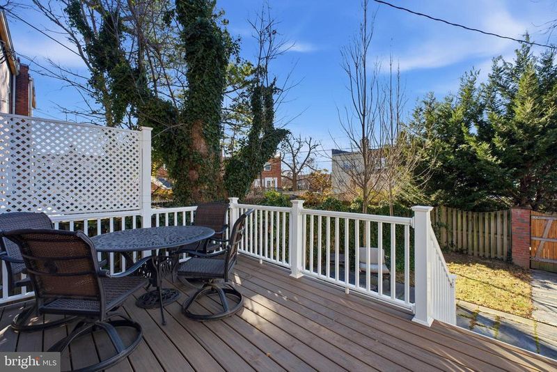 1120 Powhatan St, Alexandria, VA 22314