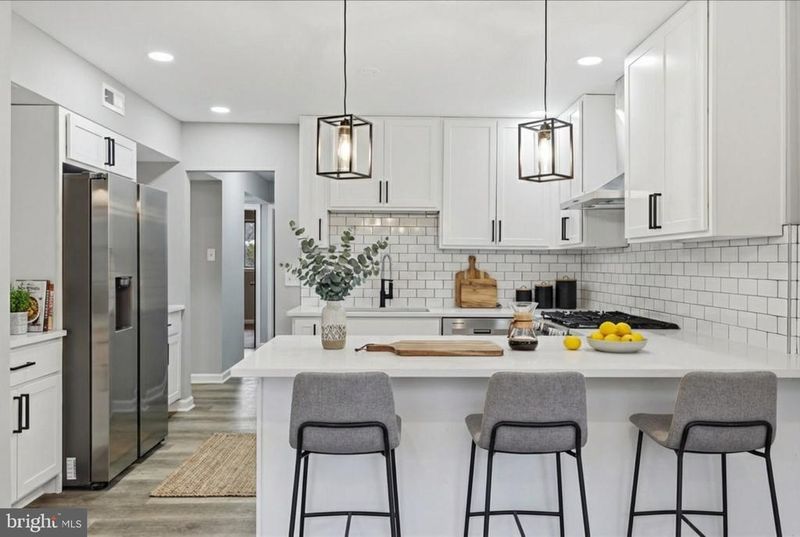 1657 Parkcrest Cir #100, Reston, VA 20190