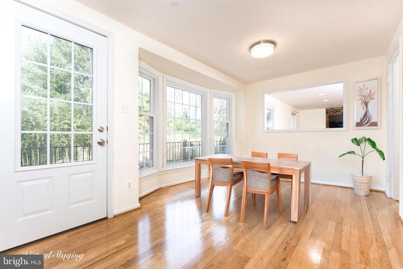 9125 Copenhaver Dr, Potomac, MD 20854