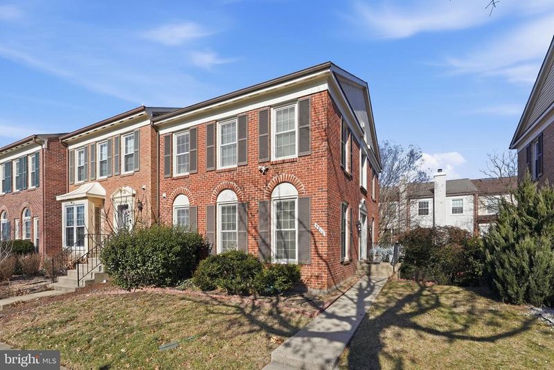 5810 Apsley House Ct, Alexandria, VA 22310
