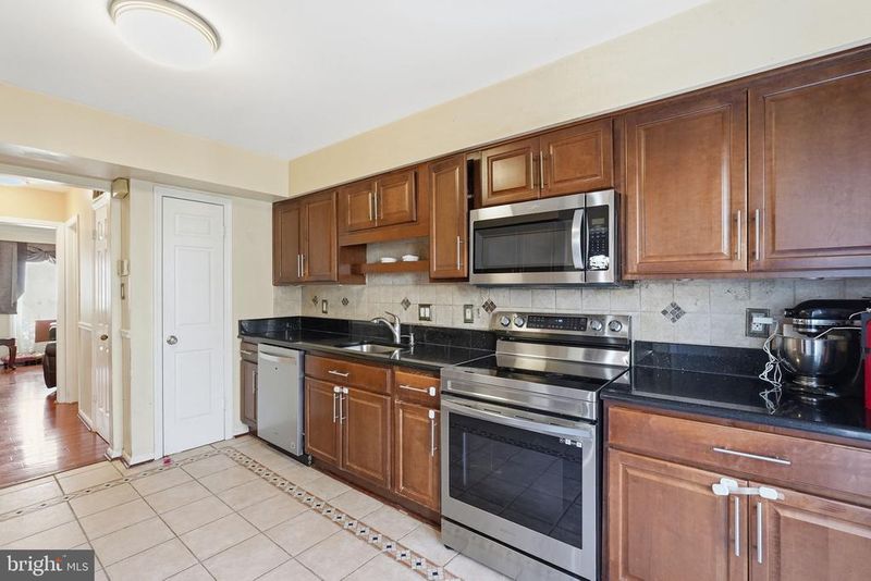 5810 Apsley House Ct, Alexandria, VA 22310