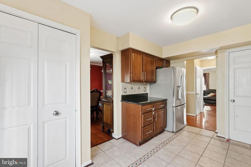 5810 Apsley House Ct, Alexandria, VA 22310