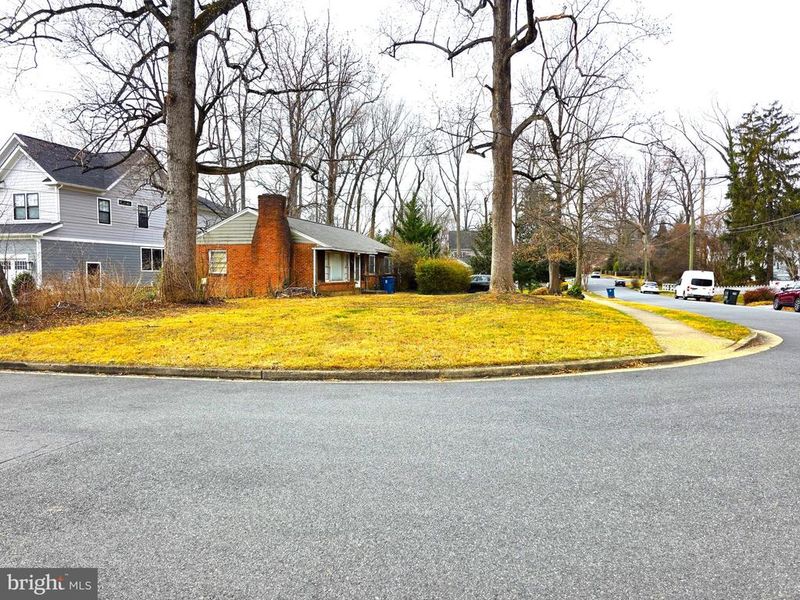 6633 Moly Dr, Falls Church, VA 22046