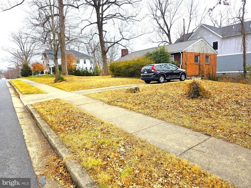 6633 Moly Dr, Falls Church, VA 22046