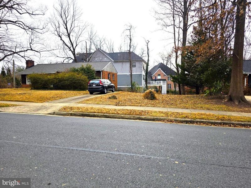 6633 Moly Dr, Falls Church, VA 22046