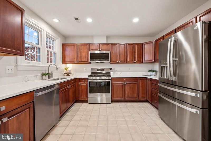 6489 Sharon Kay Ct, Alexandria, VA 22310