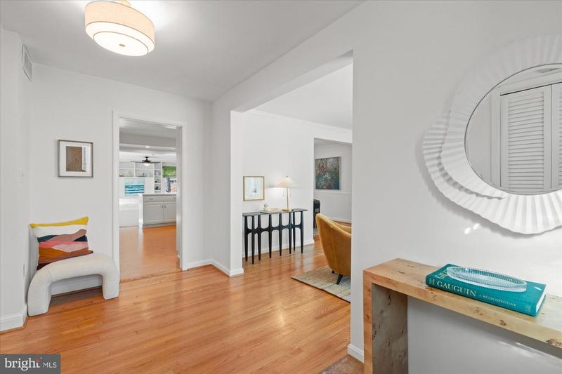2904 Farm Rd, Alexandria, VA 22302