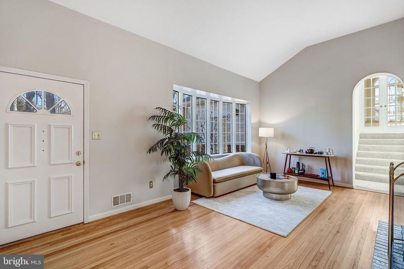 9232 Forest Haven Dr, Alexandria, VA 22309