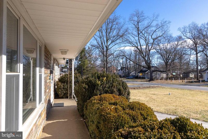 9434 Dubarry Ave, Lanham, MD 20706