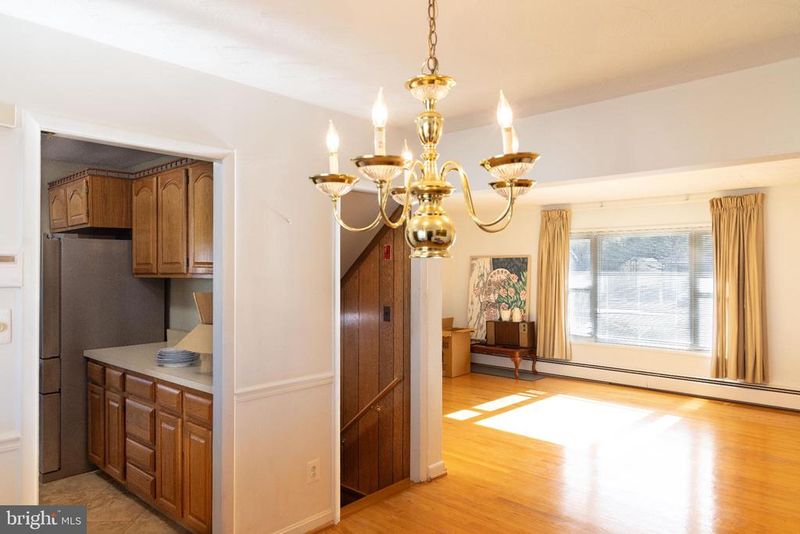 9434 Dubarry Ave, Lanham, MD 20706