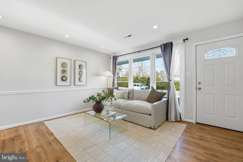 6302 Saddle Tree Dr, Alexandria, VA 22310