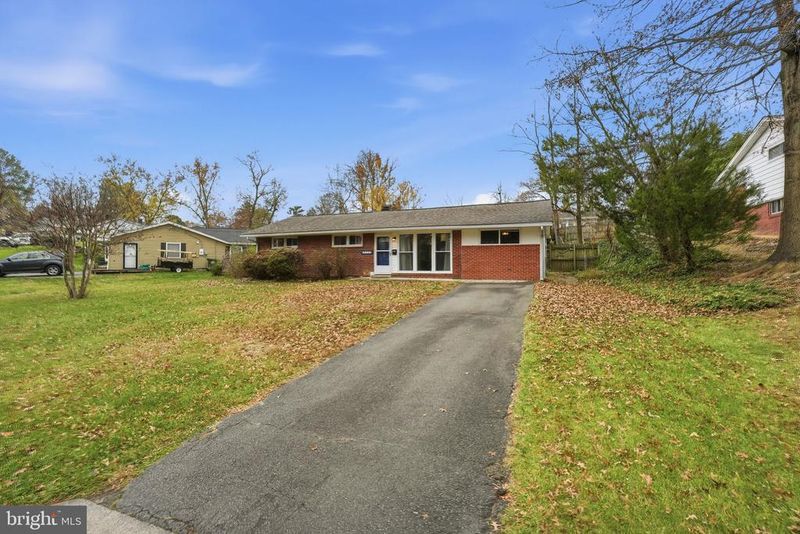 6302 Saddle Tree Dr, Alexandria, VA 22310