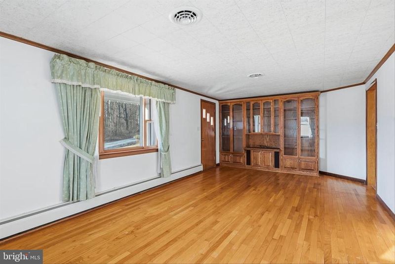 8520 Hemler Rd, Thurmont, MD 21788