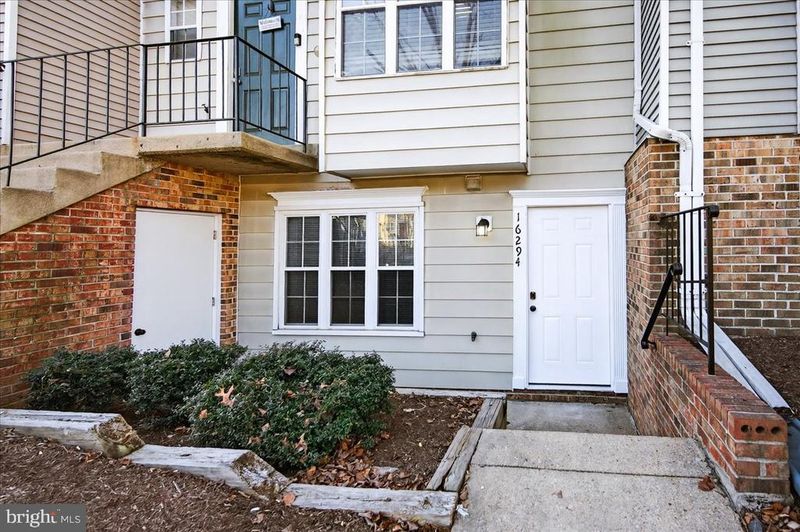 16294 Taconic Cir, Dumfries, VA 22025