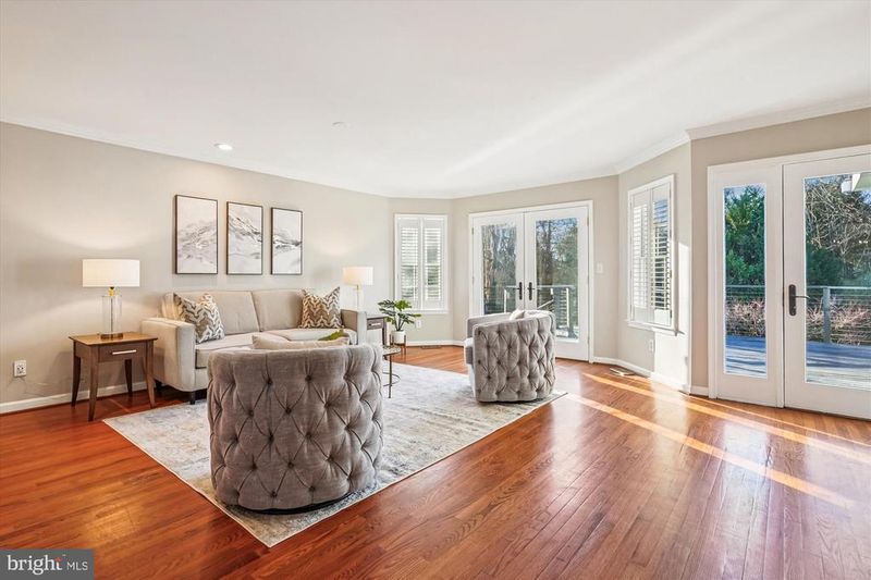 9016 Greylock St, Alexandria, VA 22308