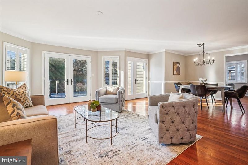 9016 Greylock St, Alexandria, VA 22308