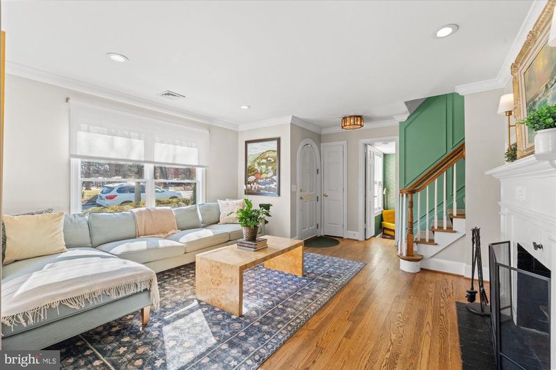813 Beverley Dr, Alexandria, VA 22302