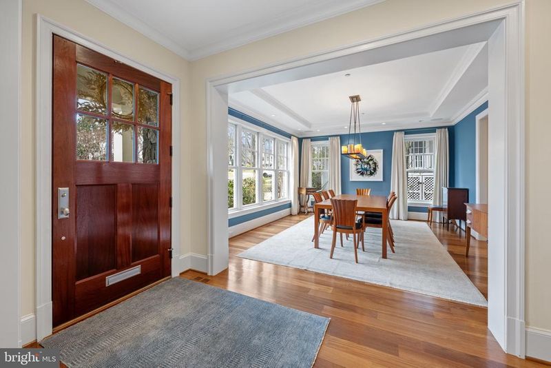 4822 Drummond Ave, Chevy Chase, MD 20815