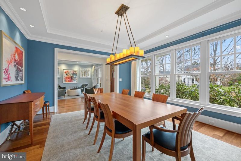 4822 Drummond Ave, Chevy Chase, MD 20815