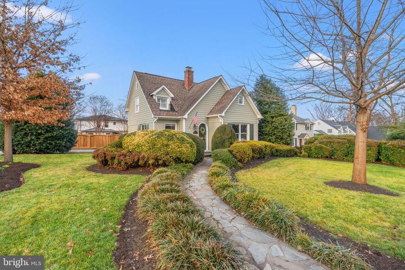 813 Beverley Dr, Alexandria, VA 22302