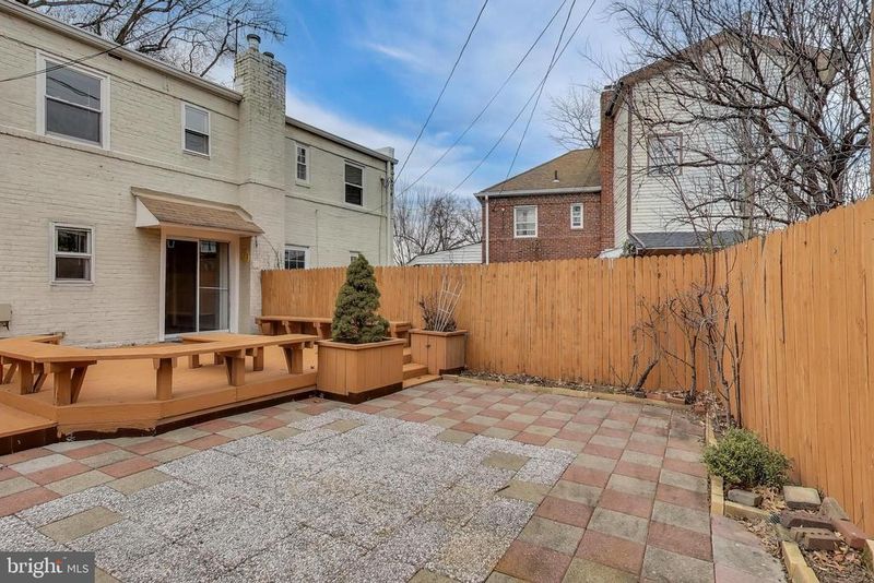 903 S Irving St, Arlington, VA 22204