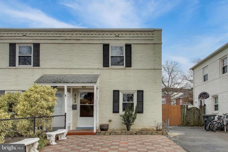 903 S Irving St, Arlington, VA 22204