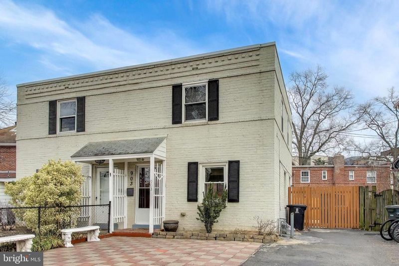 903 S Irving St, Arlington, VA 22204