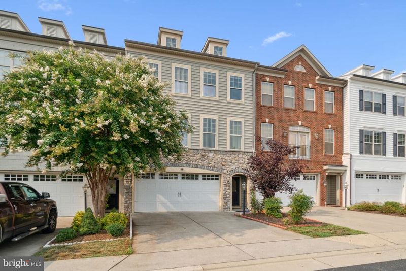 22201 Falling Ter, Ashburn, VA 20148