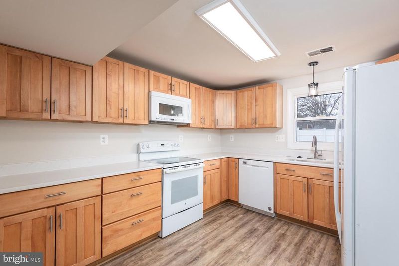 724 Chapelgate Dr, Odenton, MD 21113