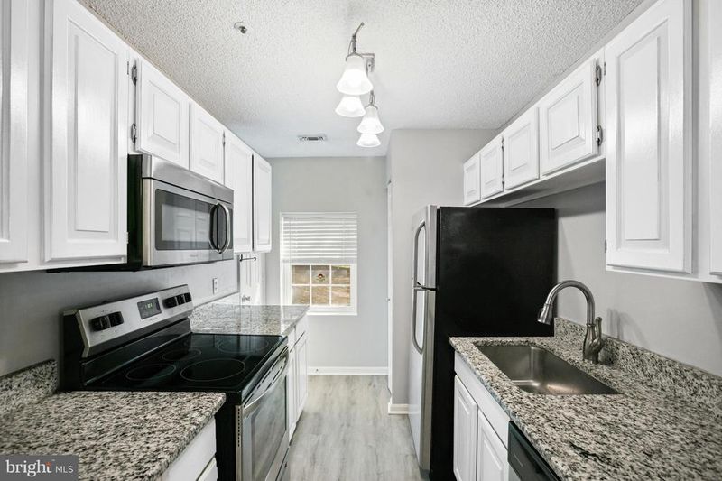 267 S Pickett St #102, Alexandria, VA 22304