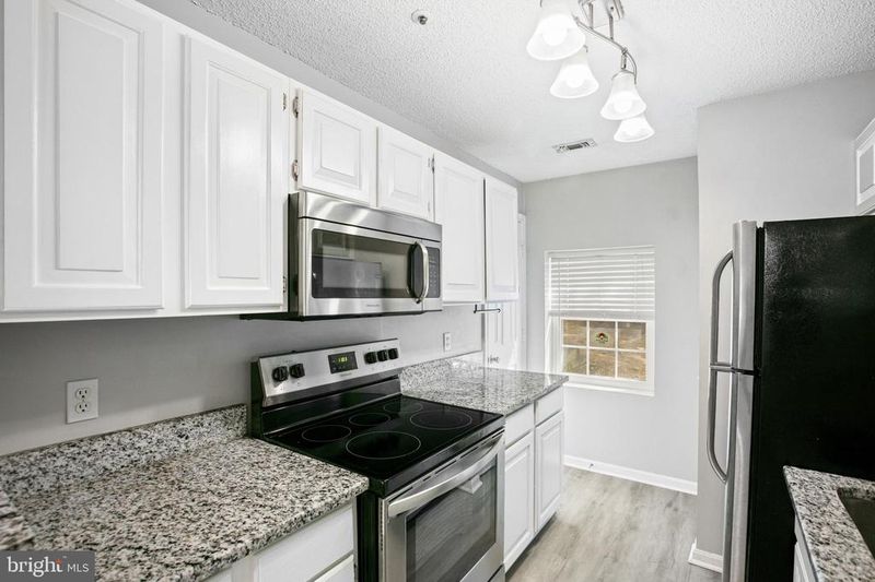 267 S Pickett St #102, Alexandria, VA 22304